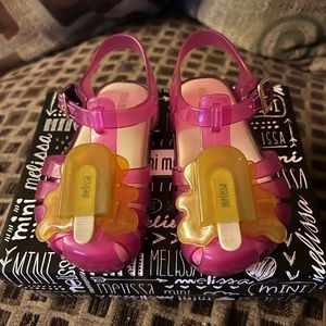 New without tags. Smell like candy. Dust bag included!!